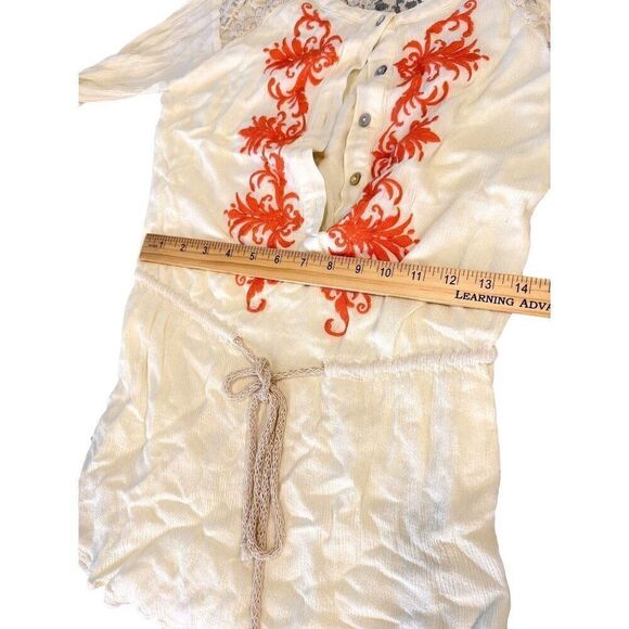 Miss Me Off--White Lacy Embroidered Tunic Length Peasant Top Boho Sz Small EUC - Picture 10 of 10